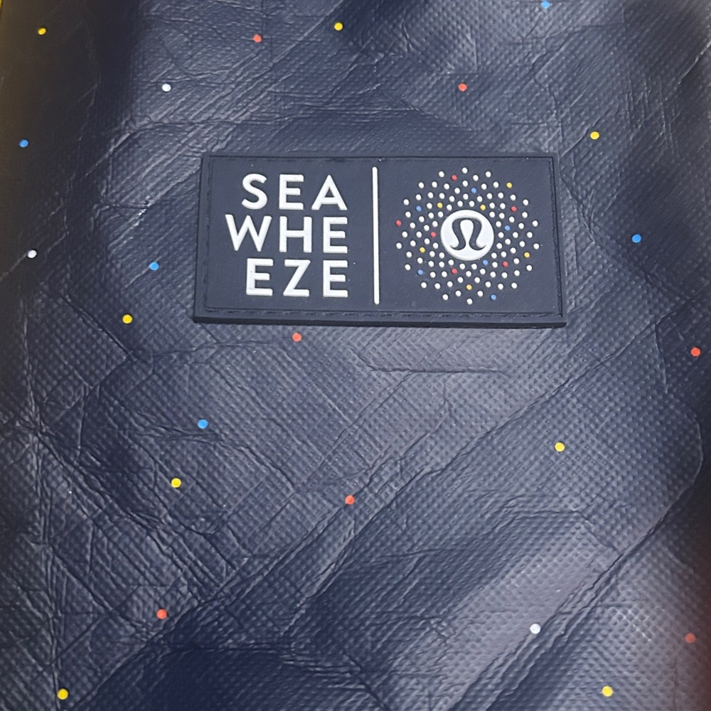 Lululemon seawheeze vinyl bag, one of a kind special edition in mint condition - Picture 2 of 4